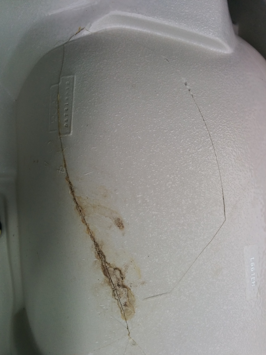 洗面化粧台陶器ボウル割れによる漏水