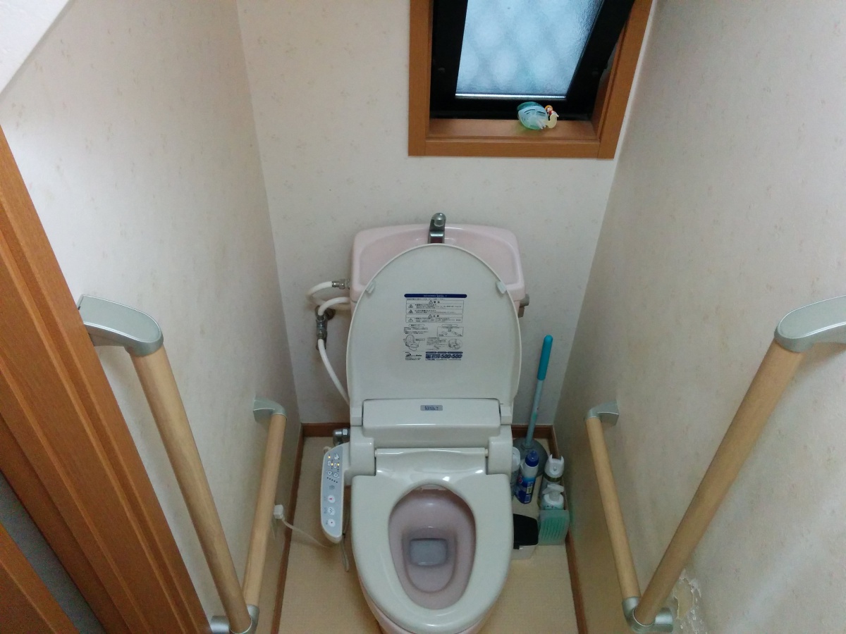 【介護保険の住宅改修】トイレへL型手すり設置の施工例／相模原市南区下溝