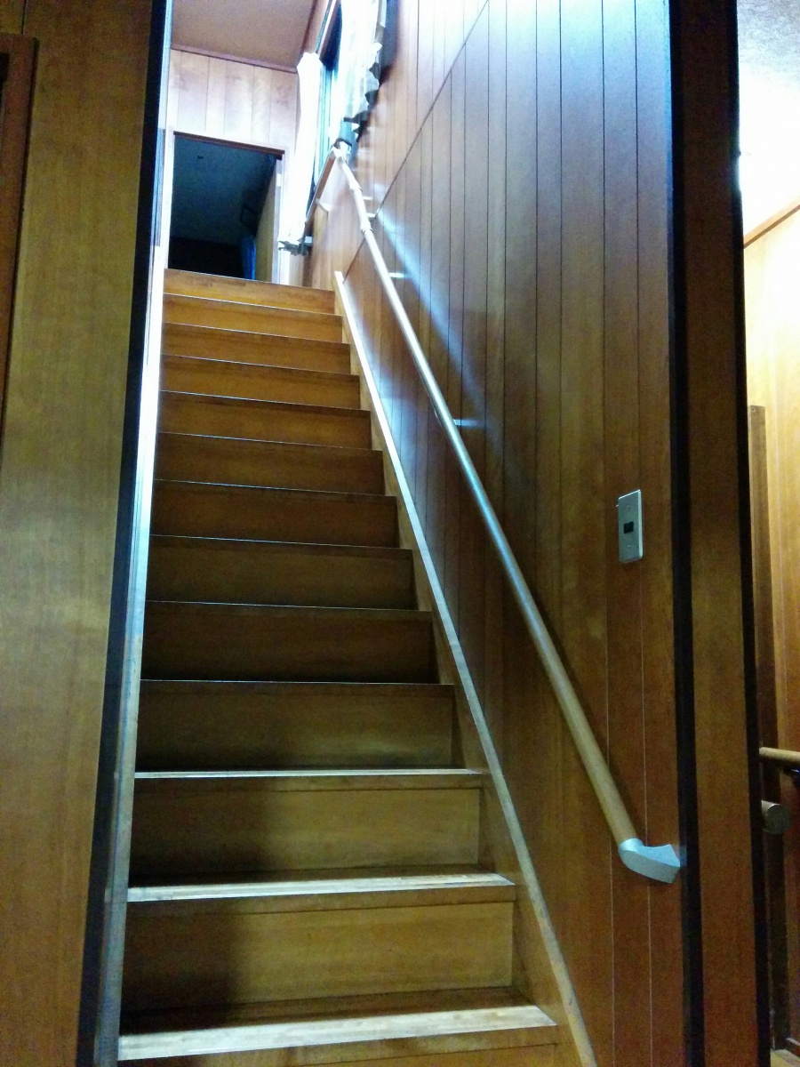 介護保険の住宅改修で階段手すりを設置してきました