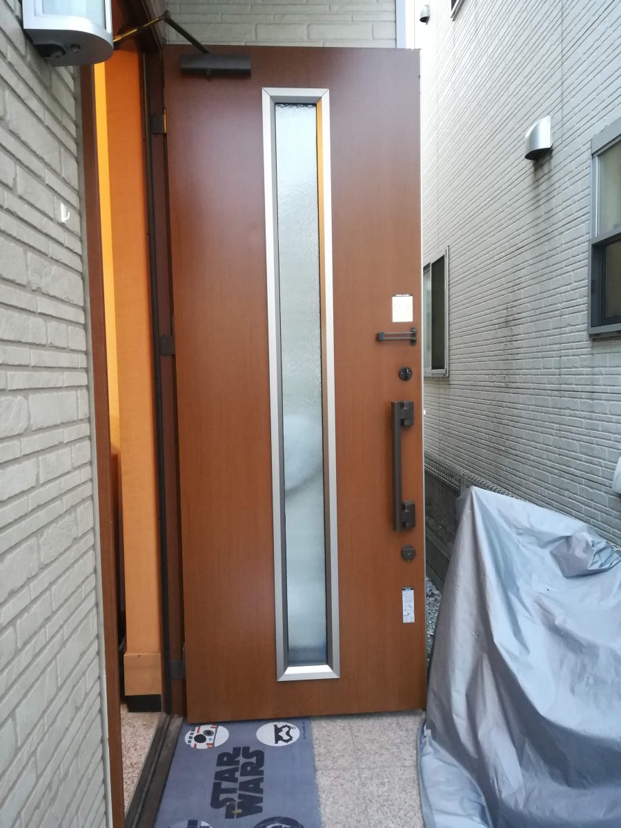 LIXILの玄関ドア「TG-EⅡ」のガラス入替えをしてきました