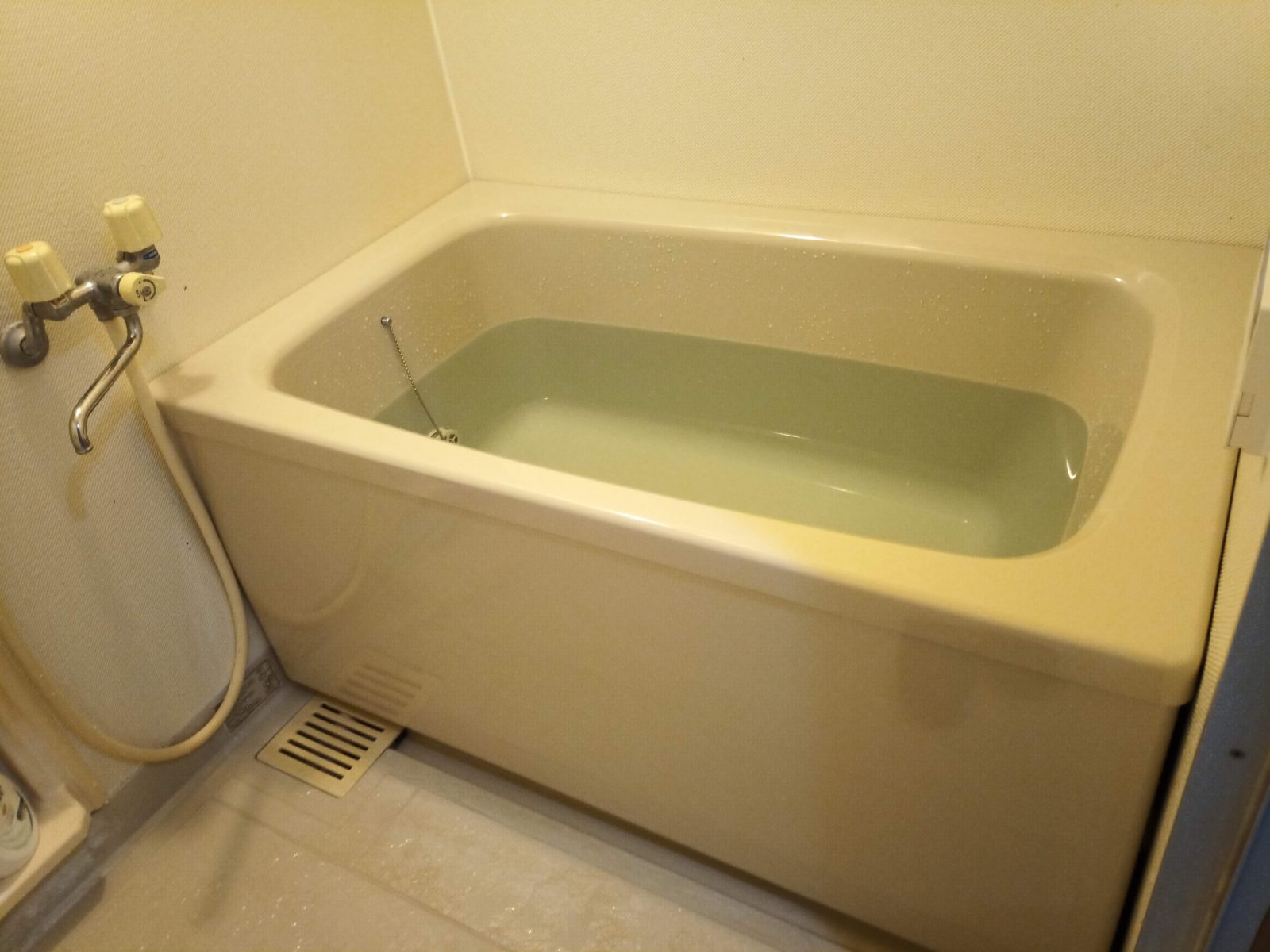 南町田の分譲マンションの松下電工製ユニットバスの浴槽入替え