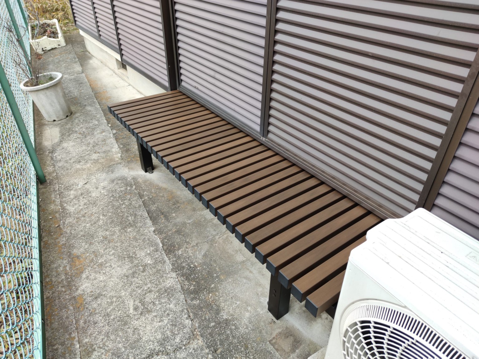 木製から木粉入り樹脂タイプ濡れ縁へ交換の施工例／相模原市南区下溝