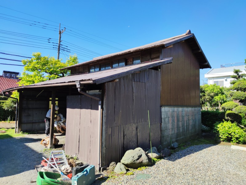 建っていた物置兼車庫