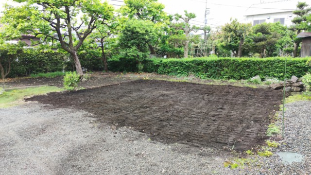南区麻溝台のお客さま宅で木造物置兼車庫の解体をしてきました