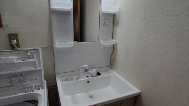 中央区清新のお客さま宅で洗面化粧台＆浴室水栓&キッチン水栓交換