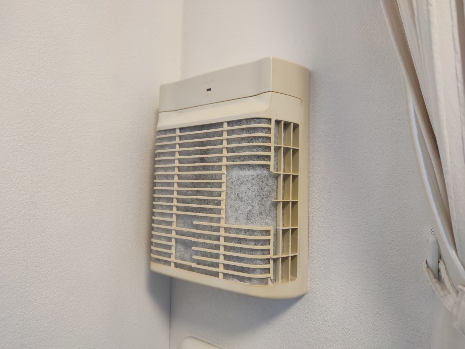 緑区大山町の分譲マンションで電動給気シャッターと換気口を交換してきました 相模原市南区のリフォーム専門店 小嶋ライフ 緑区大山町の分譲マンションで電動給気シャッターと換気口を交換してきました 相模原市南区のリフォーム専門店 小嶋ライフ