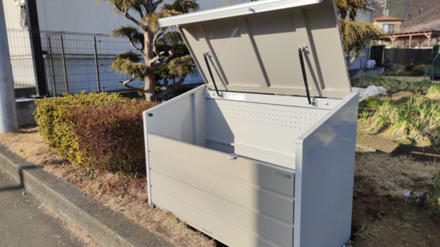 緑区寸沢嵐の賃貸アパートでごみ集積場の大型ごみ箱（ごみ保管庫）を交換してきました