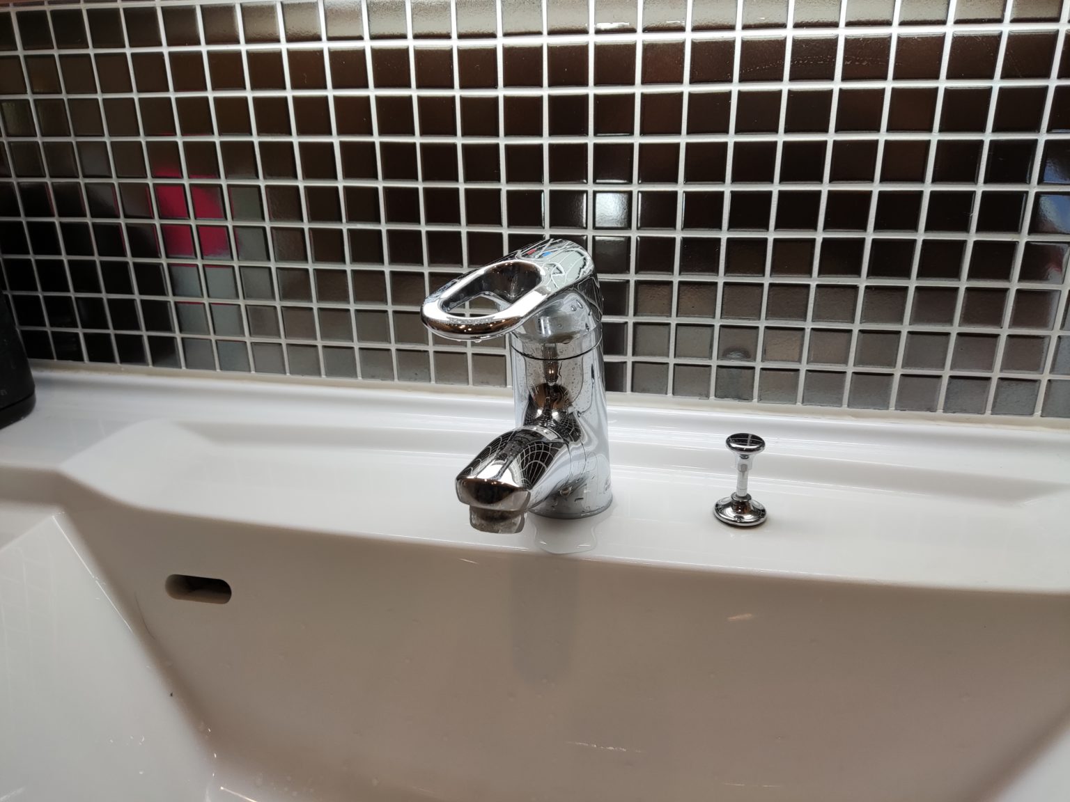 タカギの洗面用水栓キレイスト WU100MN へ交換の施工例【かながわPay 