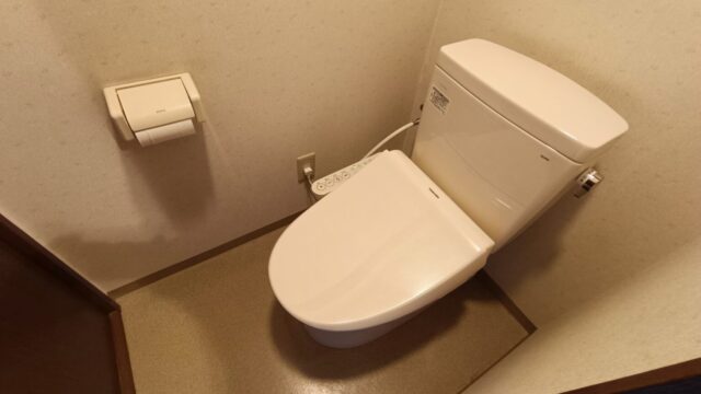 中央区上溝のお客さま宅でトイレ（TOTO C720R+S721B)をTOTOピュアレストQRに入れ替えてきました