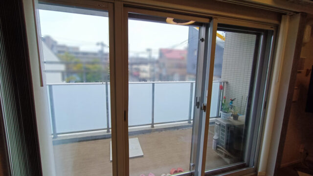 FIX-引違い連窓へのインプラス（Low‑E複層ガラスクリア）設置の施工例【先進的窓リノベ事業】／横浜市戸塚区上倉田町