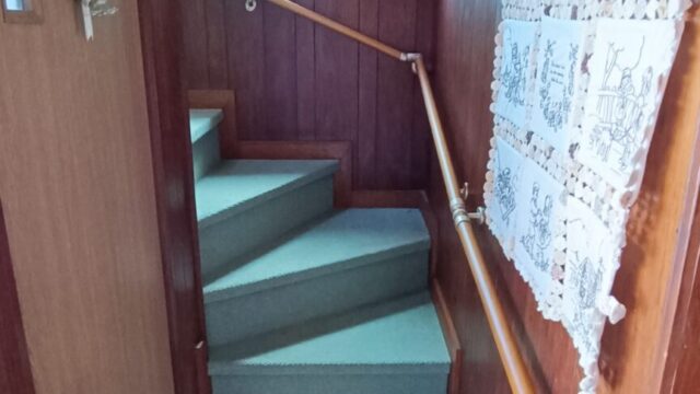 町田市忠生のお客さま宅で既設階段手すりを延長して連続手すりを設置してきました