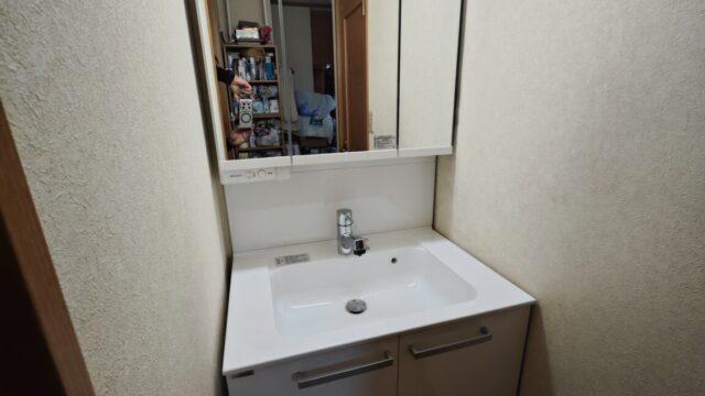 クリナップ ラクトワ 間口75cm スタンダード三面鏡＆開きタイプ＆シャワー水栓へ交換の施工例／八王子市椚田町