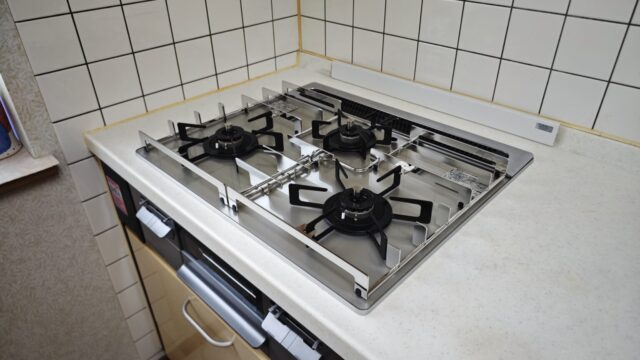 八王子市椚田町 築23年戸建て／古くなったビルトインガスコンロをノーリツ fami 60cm シルバー N3WV6RWTP2SI 12A13A+ノーリツ ストーブグレイツ DP0170へ入替えの施工例