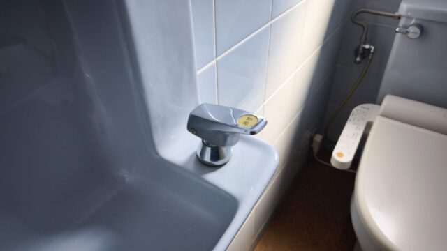 TOTOのトイレ手洗器（L590系）の自閉式水栓（オートストップ式）旧仕様の自閉バルブ部交換
